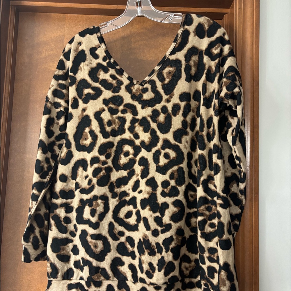 Amaryllis leopard print top with open back detail

#J